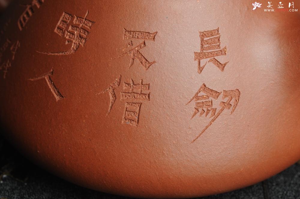 紫砂壶图片：油润底曹青 全手工精品子冶石瓢 骨肉匀挺 文气装饰兰草图 长剑不借时人看 - 美壶网