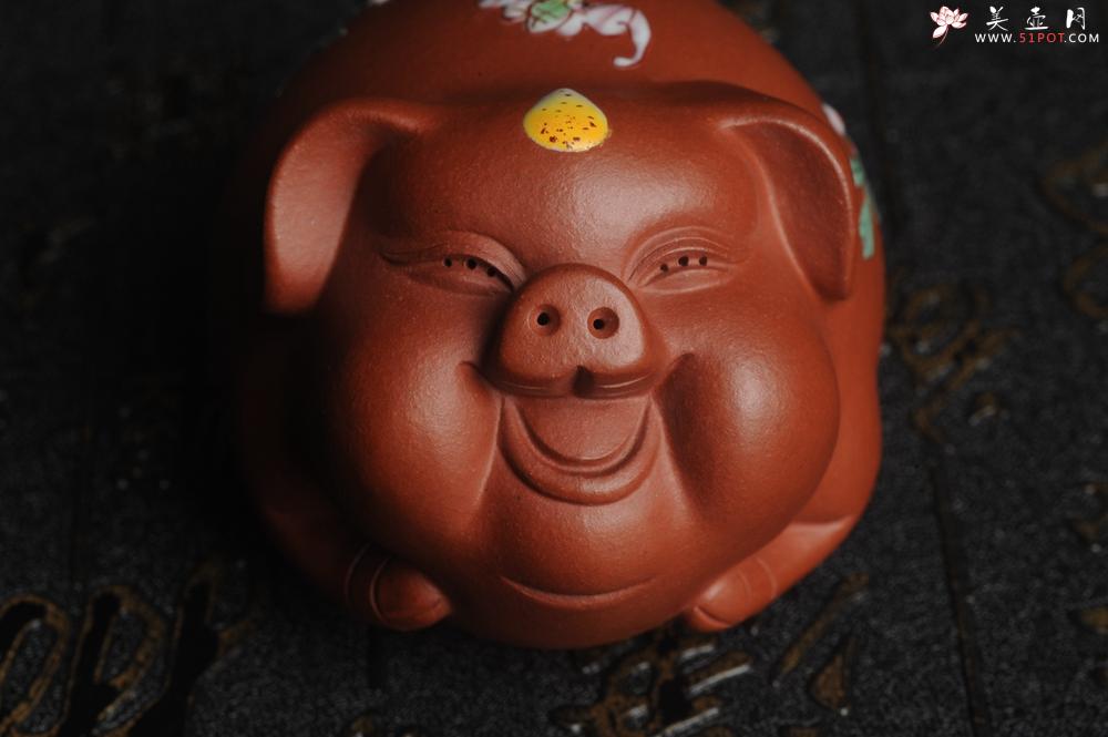 紫砂壶图片:美宠特惠 精工点彩仙桃 圣桃 福气猪茶宠长7cm宽6cm高5cm - 美壶网