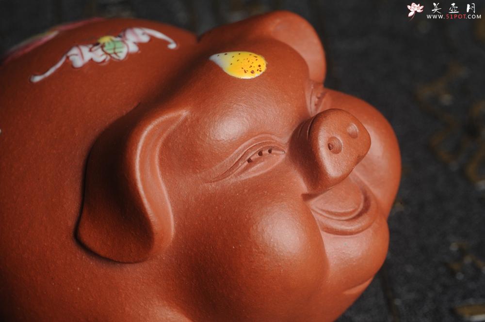 紫砂壶图片:美宠特惠 精工点彩仙桃 圣桃 福气猪茶宠长7cm宽6cm高5cm - 美壶网