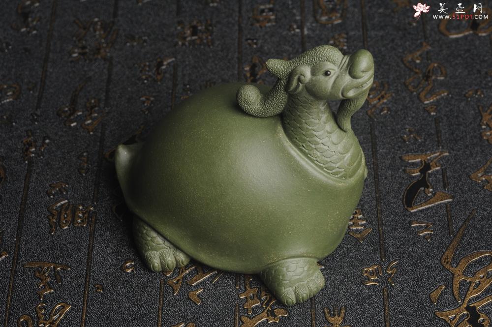 紫砂壶图片：美宠特惠 油润绿泥龟寿星 仁者寿茶宠 精工长9cm宽7.5cm高9cm - 美壶网