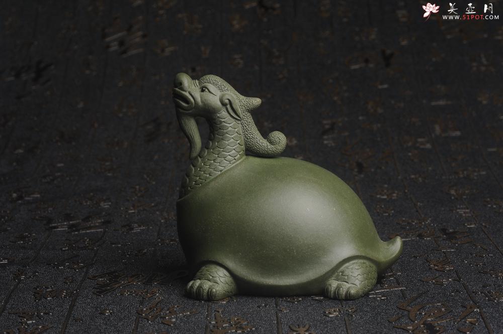 紫砂壶图片：美宠特惠 油润绿泥龟寿星 仁者寿茶宠 精工长9cm宽7.5cm高9cm - 美壶网
