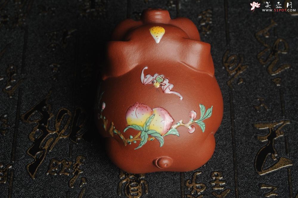 紫砂壶图片:美宠特惠 精工点彩仙桃 圣桃 福气猪茶宠长7cm宽6cm高5cm - 美壶网