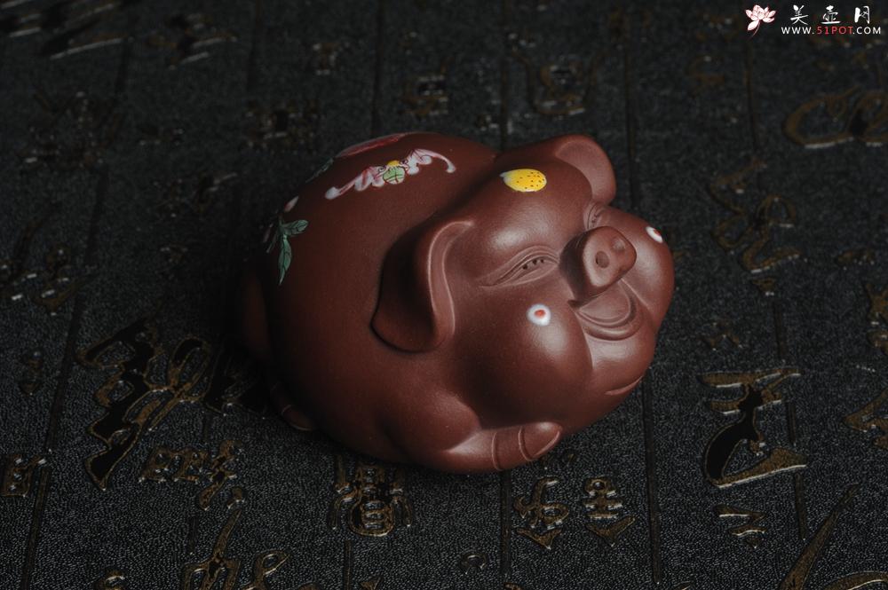 紫砂壶图片：美宠特惠 老紫泥精工点彩仙桃 圣桃 福气猪茶宠长7cm宽6cm高5cm - 美壶网