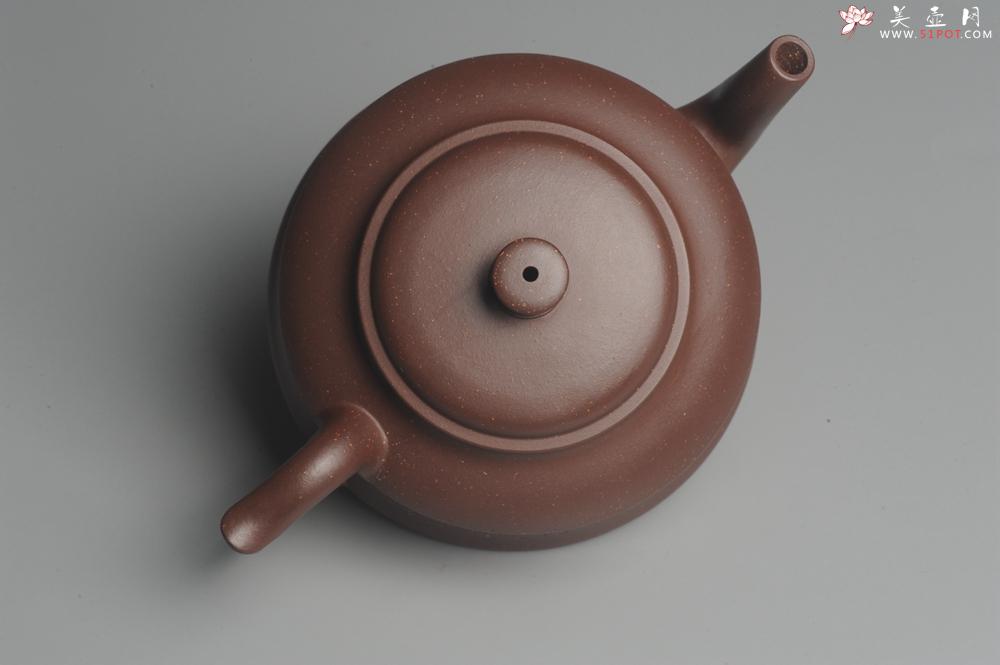 紫砂壶图片：美壶特惠 油润调砂紫泥精致扁石壶 雅刻山水 - 美壶网