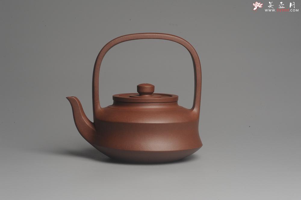 紫砂壶图片：进步明显 扛鼎之作 全美品 难度大刹凹单片折肩拍打成型全手工提壁壶 且玩且珍惜 - 美壶网