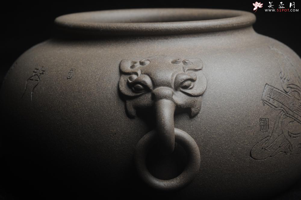 紫砂壶图片：精品特惠 老青段精品瑞兽双耳罐 茶仓 茶叶罐 水洗 烟灰缸 多用 子陶刻抚琴图 琴韵书声 - 美壶网