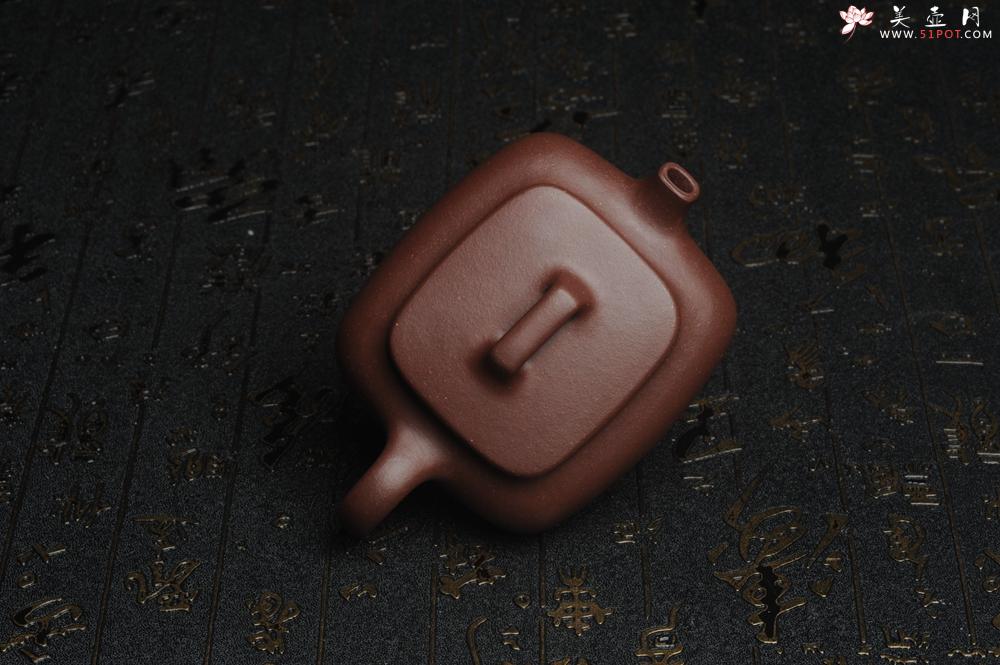 紫砂壶图片：美壶年底特惠 精工好料底曹青小四方 茶人醉爱 高档锦盒包装 - 美壶网