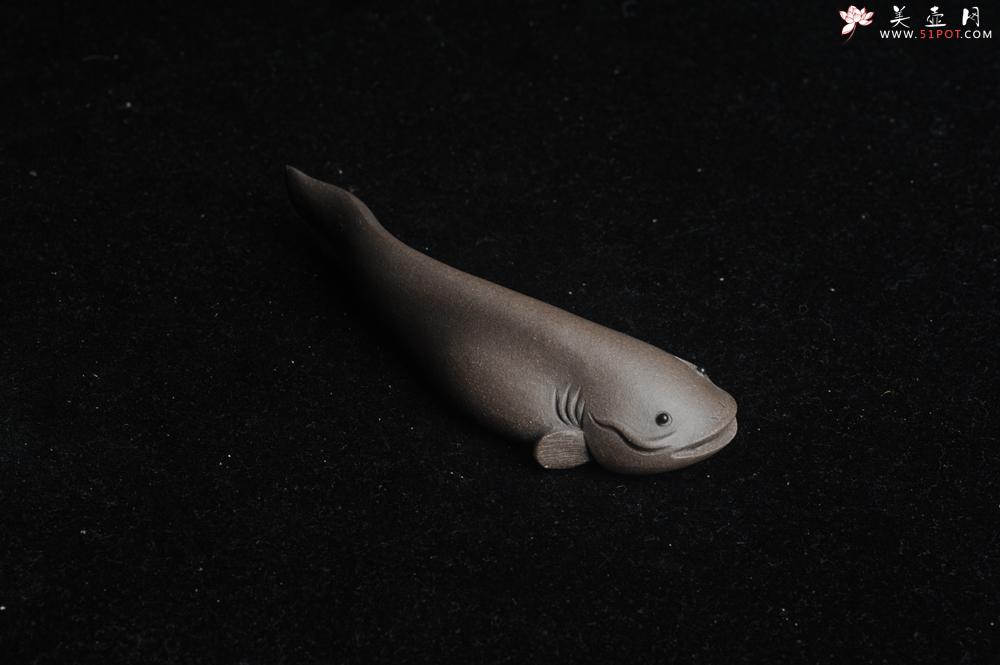 紫砂壶图片：美宠特惠小号年年有余鱼 神态细腻 做工精致 手工茶宠摆件长9.5cm最宽度2.7cm高1.7cm - 美壶网