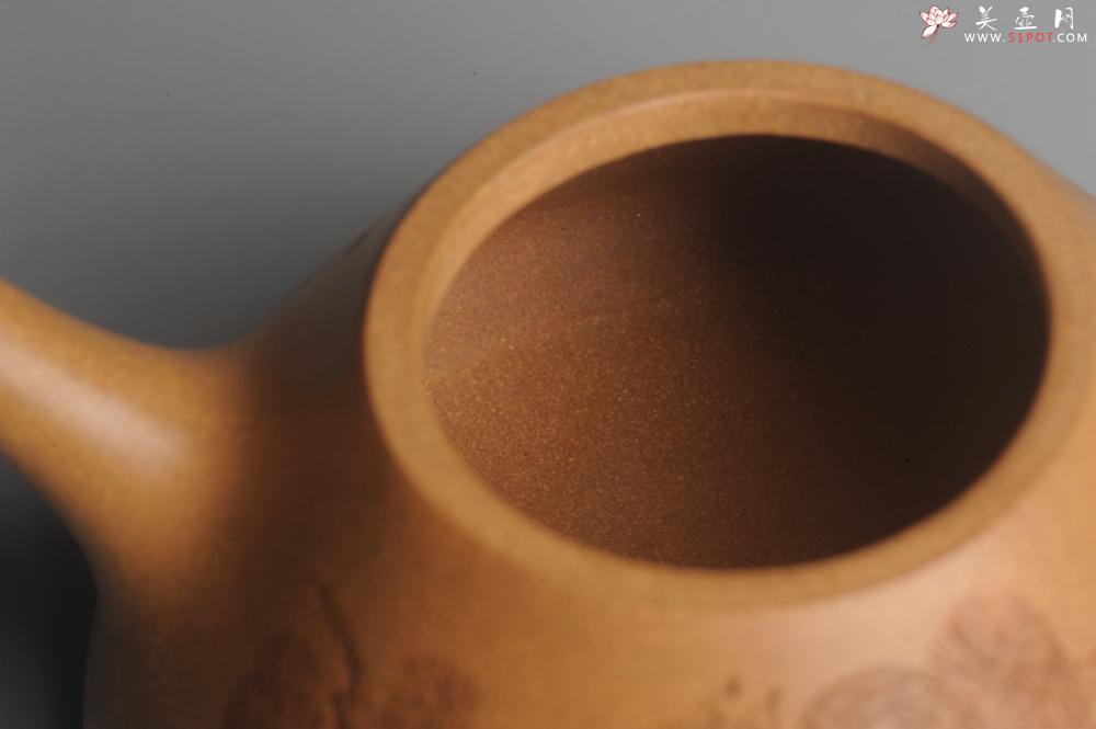 紫砂壶图片:油润老黄段泥(此泥料属于家藏老料!油润无比,识者自知!)全手工子冶石瓢 助工精心装饰松鼠 特文气 - 美壶网