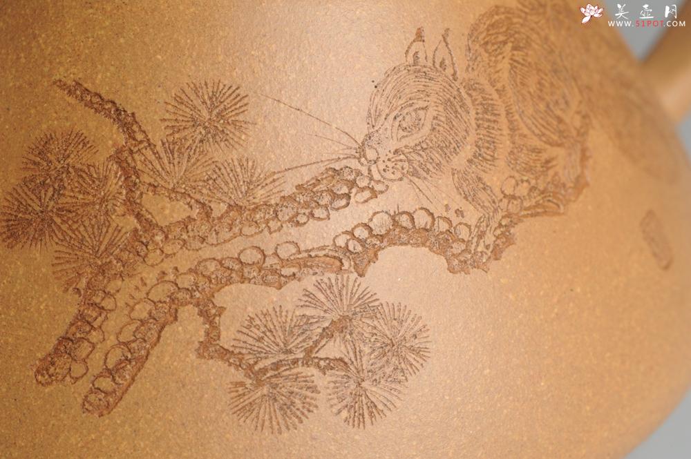 紫砂壶图片:油润老黄段泥(此泥料属于家藏老料!油润无比,识者自知!)全手工子冶石瓢 助工精心装饰松鼠 特文气 - 美壶网