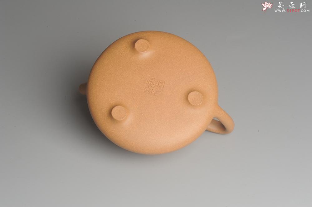 紫砂壶图片:油润老黄段泥(此泥料属于家藏老料!油润无比,识者自知!)全手工子冶石瓢 助工精心装饰松鼠 特文气 - 美壶网