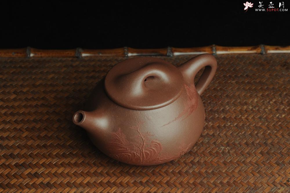 紫砂壶图片:美壶特惠 工料俱佳满瓢(景舟石瓢)泥绘山水 野旷天低树江清月近人 单色泥绘更显功力 - 美壶网