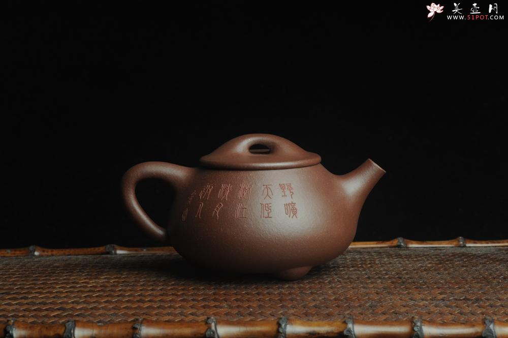 紫砂壶图片:美壶特惠 工料俱佳满瓢(景舟石瓢)泥绘山水 野旷天低树江清月近人 单色泥绘更显功力 - 美壶网