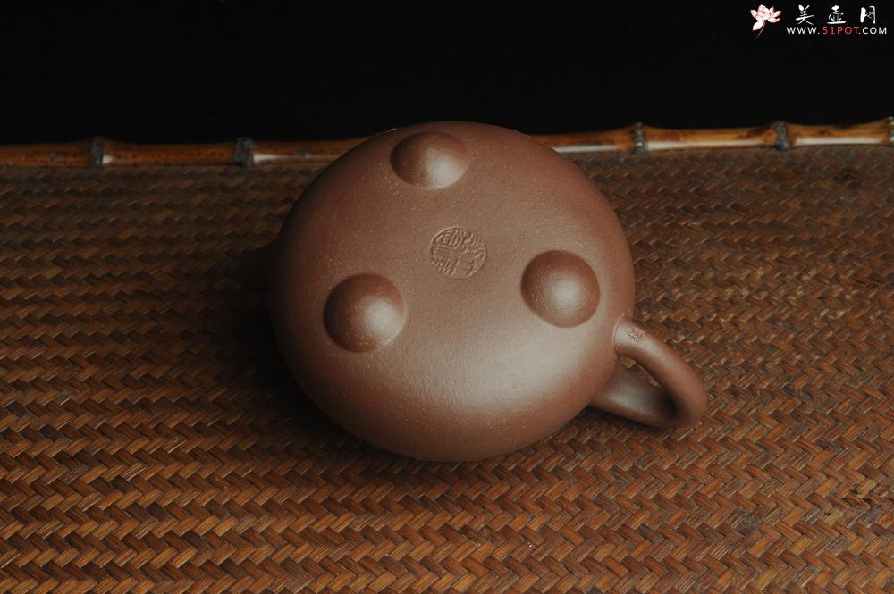 紫砂壶图片:美壶特惠 工料俱佳满瓢(景舟石瓢)泥绘山水 野旷天低树江清月近人 单色泥绘更显功力 - 美壶网