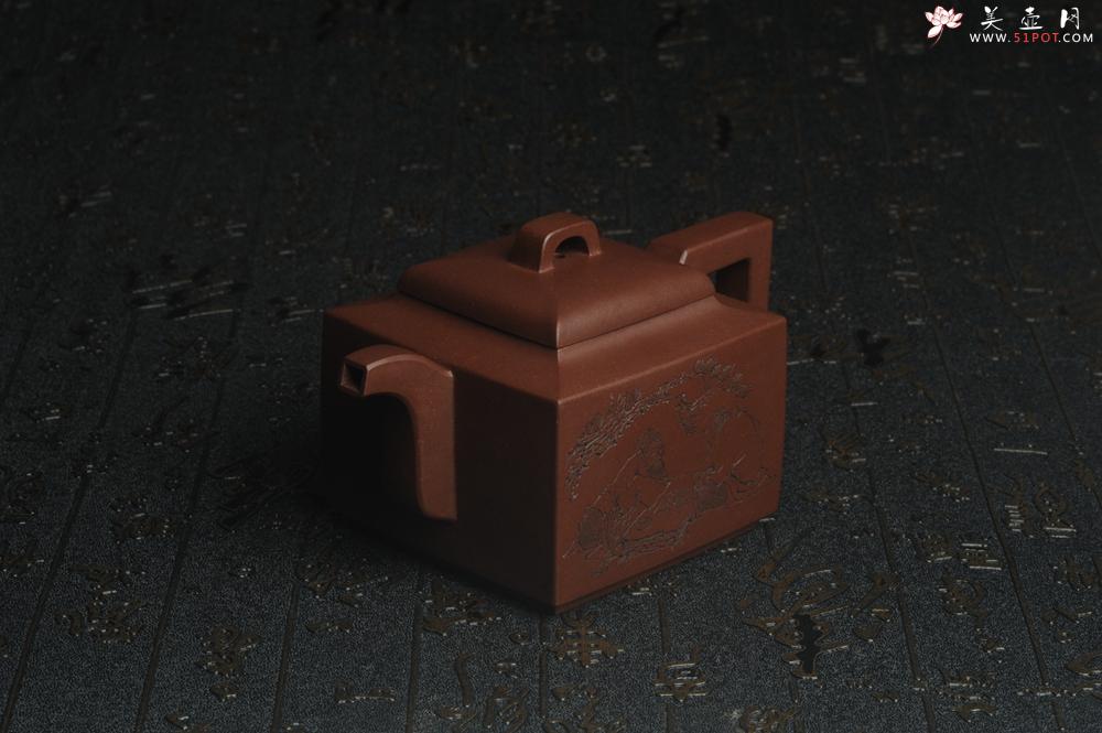 紫砂壶图片：全手工精致亚明四方壶 装饰对弈图 特文气 - 美壶网