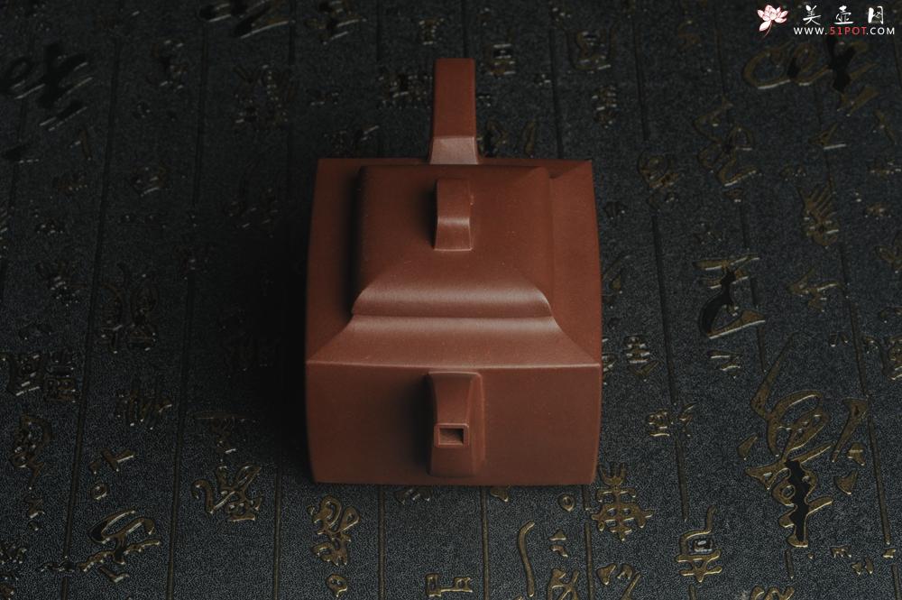 紫砂壶图片：全手工精致亚明四方壶 装饰对弈图 特文气 - 美壶网