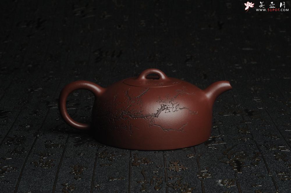 紫砂壶图片：油润底曹青 全手工半月 装饰梅花 特文气 - 美壶网