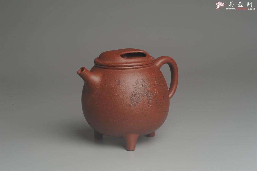 紫砂壶图片：美壶特惠 助工精工降坡泥三足牛盖壶 装饰人物特文气 - 美壶网