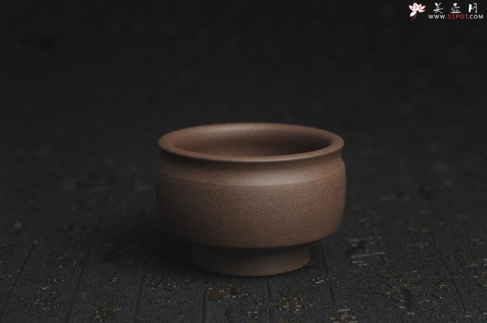 紫砂壶图片：美杯国庆特惠 精品好泥好工好刻雅致厚实泥绘山水主人杯 茶人醉爱 - 美壶网