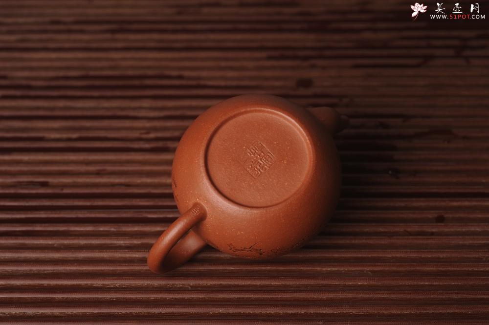 紫砂壶图片：潜力股周小培原创全手工缘德壶 通转梅花 特文气 - 美壶网