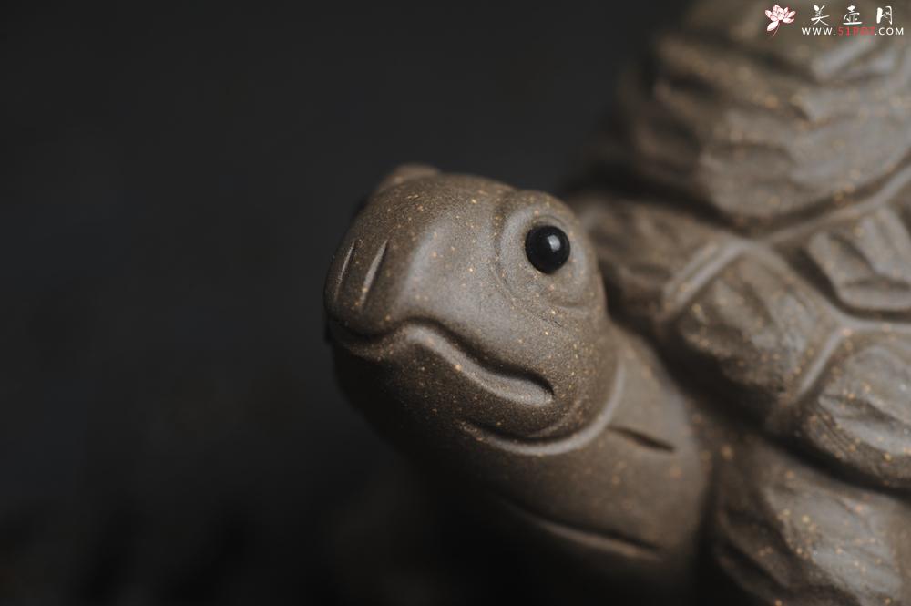 紫砂壶图片：美宠特惠精致青段石敢当 镇宅龟茶宠摆件长8cm宽6cm高4.5cm - 美壶网