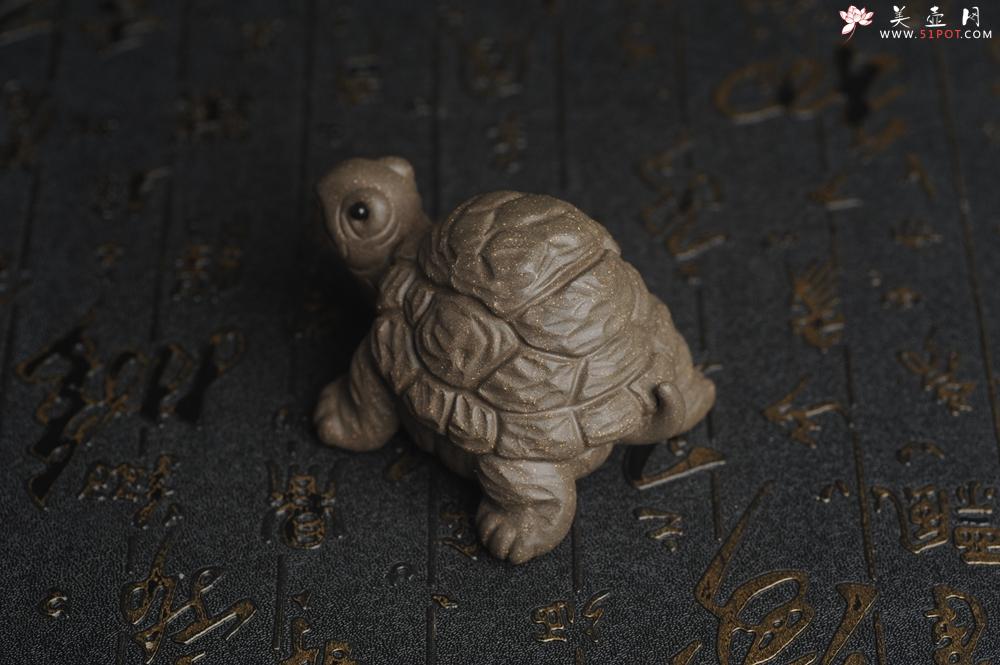 紫砂壶图片：美宠特惠精致青段石敢当 镇宅龟茶宠摆件长8cm宽6cm高4.5cm - 美壶网