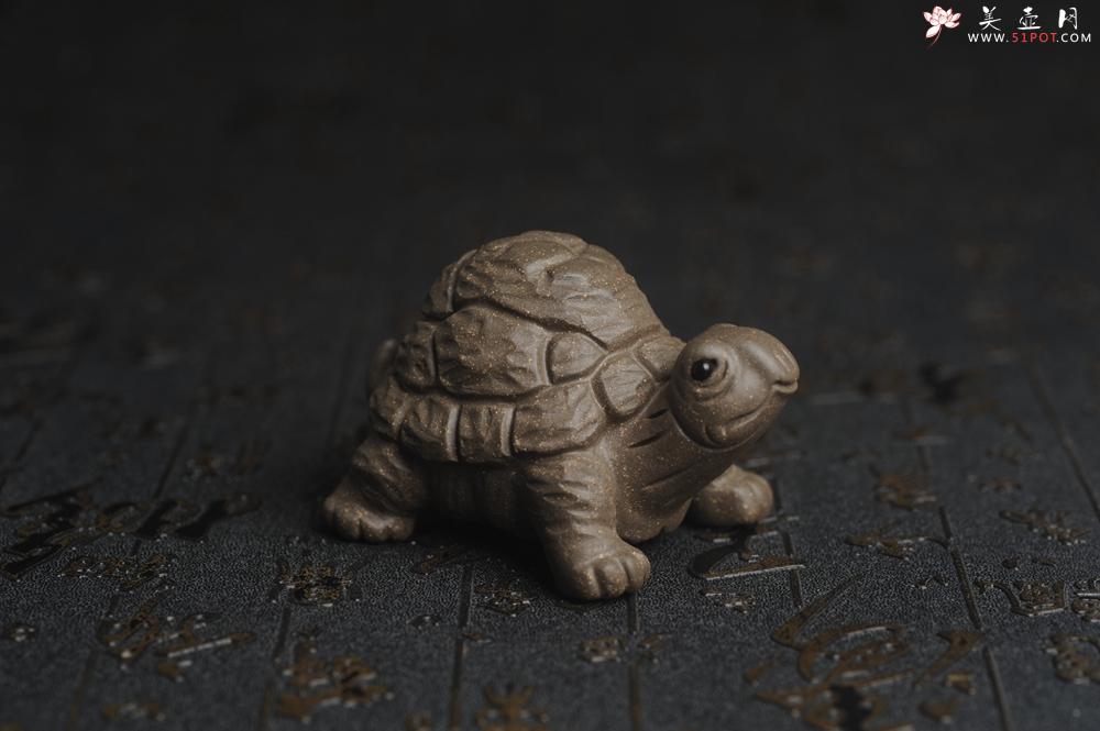 紫砂壶图片：美宠特惠精致青段石敢当 镇宅龟茶宠摆件长8cm宽6cm高4.5cm - 美壶网