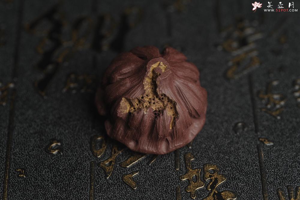 紫砂壶图片：美宠特惠 精致迷你紫泥小莲蓬茶宠摆件 莲子可动有趣 直径3.8cm高2.8cm左右 - 美壶网