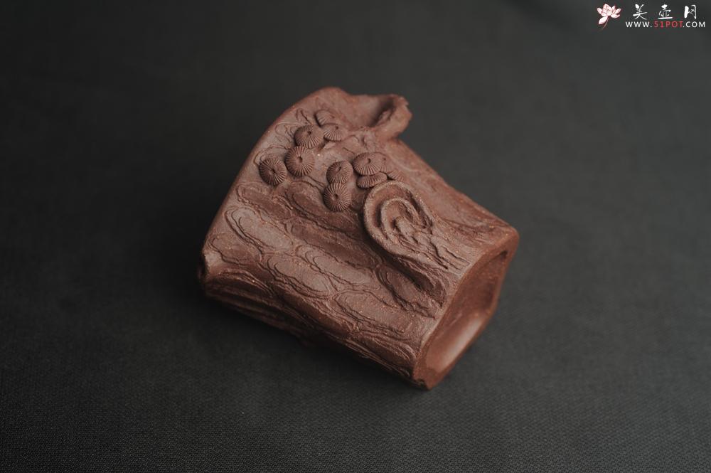 紫砂壶图片：潜力股作品 全手工优质紫泥松桩杯 肌理丰富 全推松皮逼真 枝干生动 - 美壶网