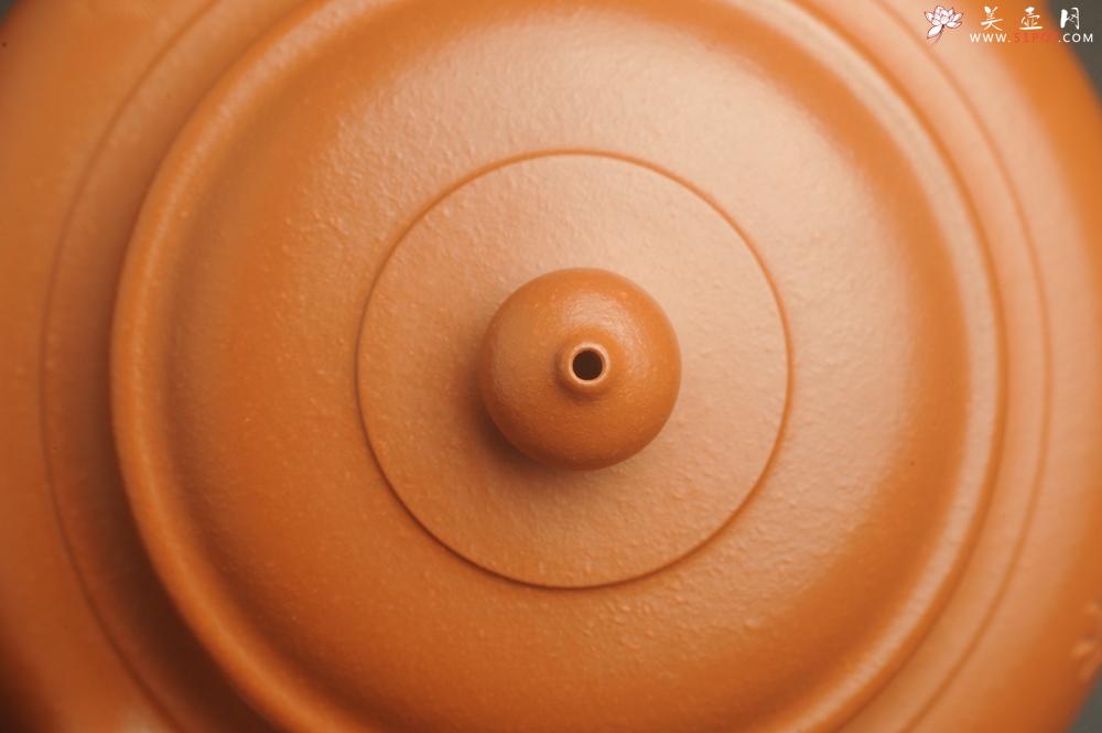 紫砂壶图片：潜力股周小培全手演绎朱泥笑樱壶 中品难度大 方健老师装饰对弈图 - 美壶网