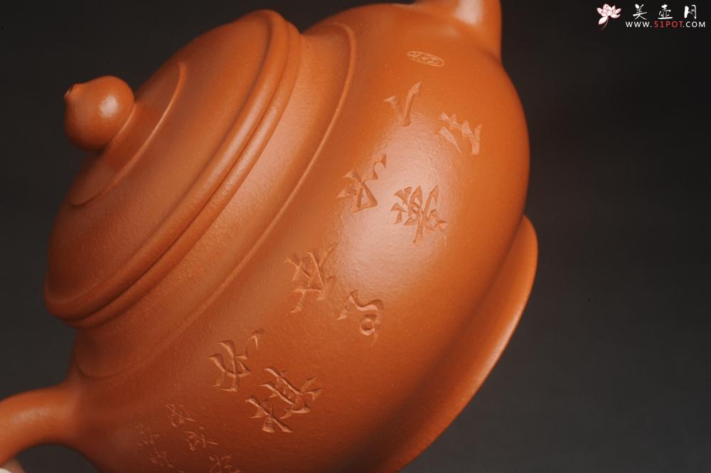 紫砂壶图片：潜力股周小培全手演绎朱泥笑樱壶 中品难度大 方健老师装饰对弈图 - 美壶网