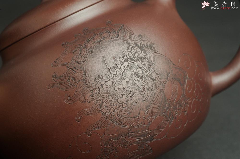 紫砂壶图片：特油润底曹青 全手工一捺底景舟茄段  助工装饰瑞兽 寓意大吉大利 - 美壶网