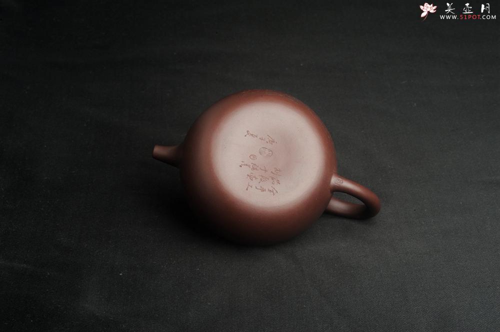 紫砂壶图片：特油润底曹青 全手工一捺底景舟茄段  助工装饰瑞兽 寓意大吉大利 - 美壶网