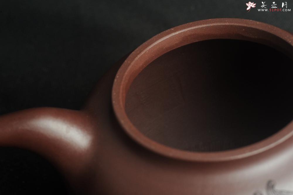 紫砂壶图片：特油润底曹青 全手工一捺底景舟茄段  助工装饰瑞兽 寓意大吉大利 - 美壶网