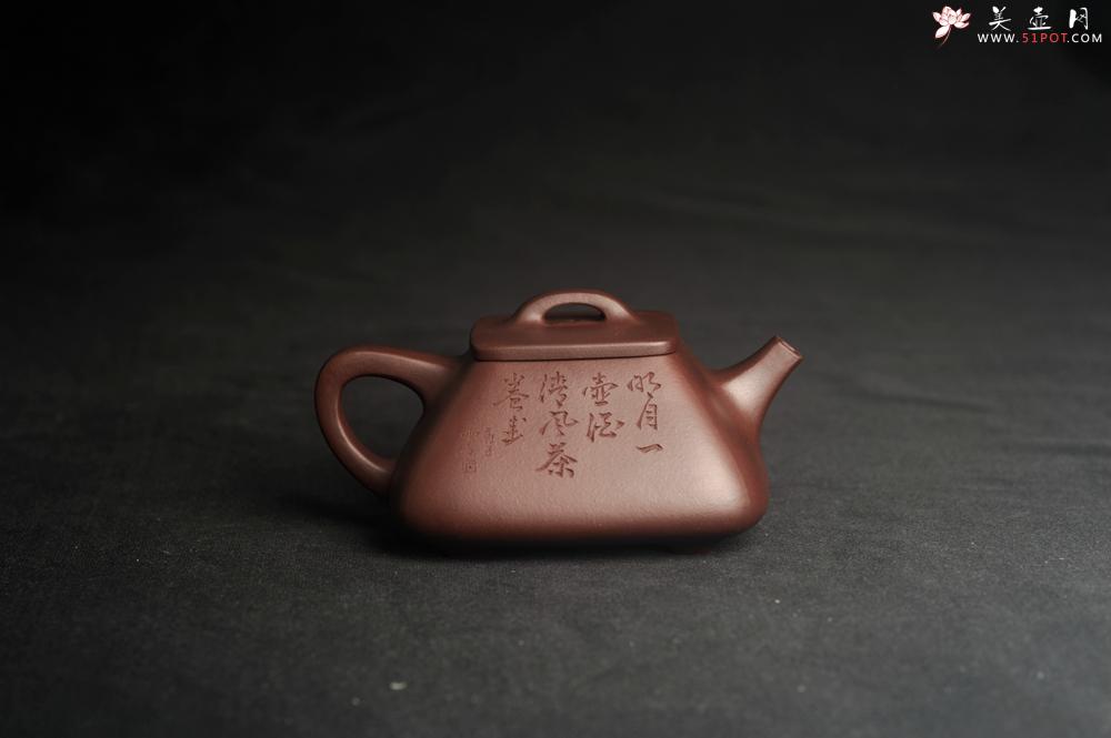 紫砂壶图片:美壶特惠 林旭陶 精致全手工混方石瓢 装饰人物特文气 明月一壶酒 - 美壶网