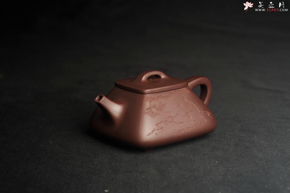 紫砂壶图片:美壶特惠 林旭陶 精致全手工混方石瓢 装饰人物特文气 明月一壶酒 - 美壶网