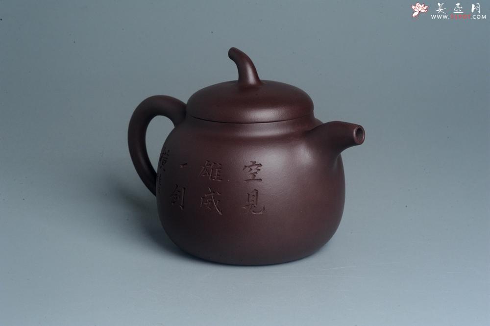 紫砂壶图片：特油润底曹青全手工一捺底景舟茄段 装饰人物特文气 - 美壶网