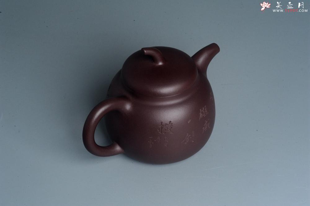 紫砂壶图片：特油润底曹青全手工一捺底景舟茄段 装饰人物特文气 - 美壶网