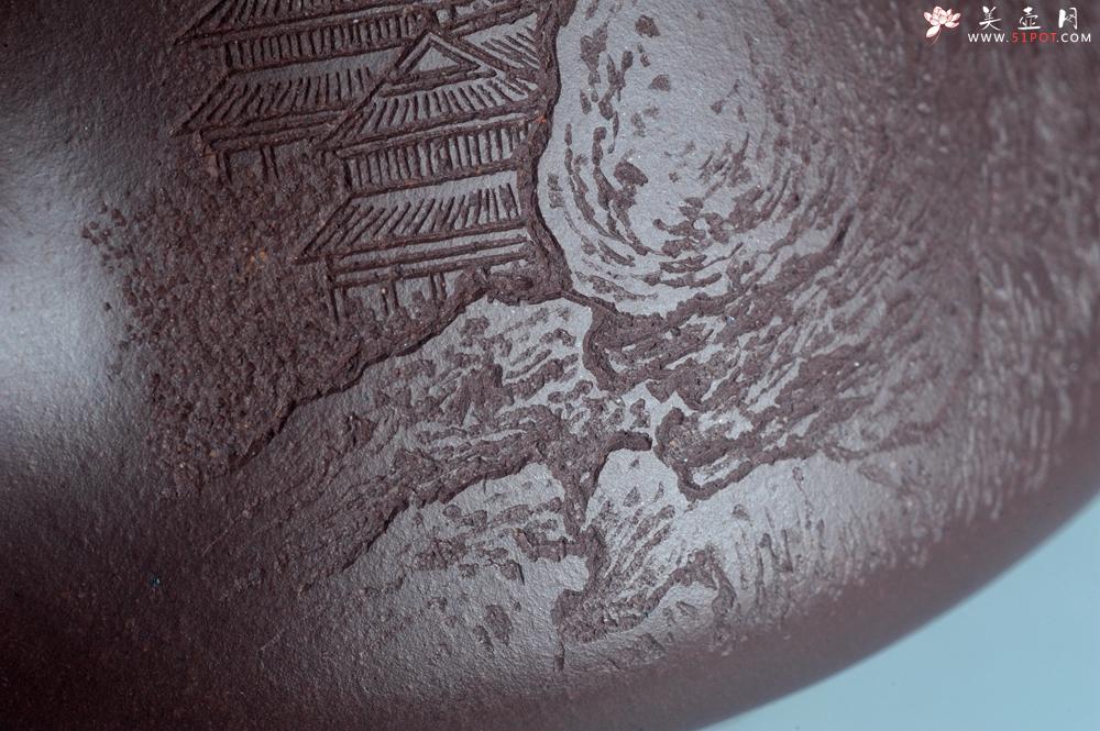 紫砂壶图片：实力派助工周斌 优质底槽青全手工精工 子冶石瓢壶 张听钢精刻山水 青山似欲留人住  香茗何妨为客尝 - 美壶网