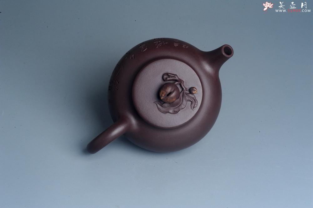 紫砂壶图片：实力派助工周斌 优质底槽清全手工精工 原创寿桃壶  陶兴双刀装饰 特文气 但愿人长久千里共婵娟 - 美壶网