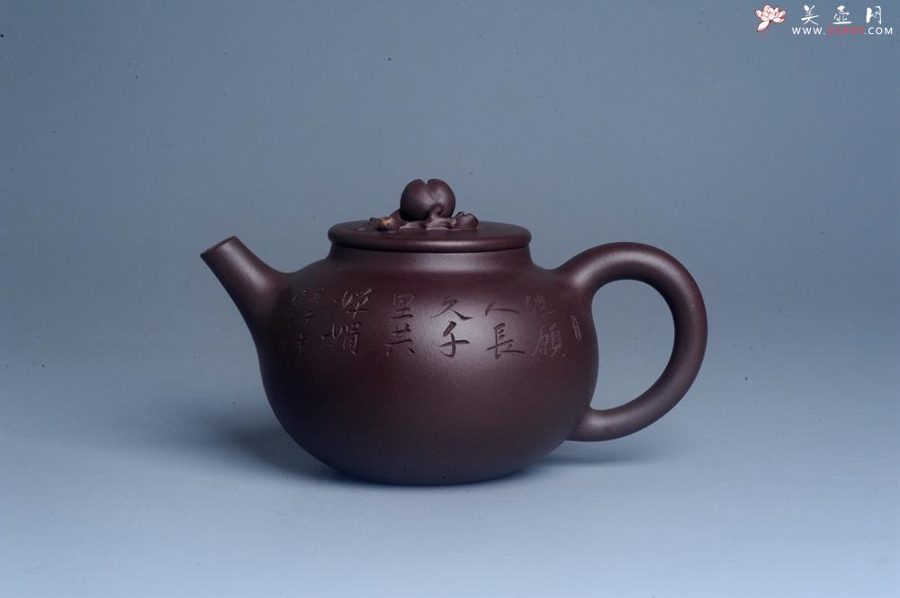 紫砂壶图片：实力派助工周斌 优质底槽清全手工精工 原创寿桃壶  陶兴双刀装饰 特文气 但愿人长久千里共婵娟 - 美壶网