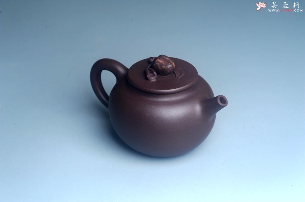 紫砂壶图片：实力派工艺师周斌优质底槽清全手工精工 原创寿桃壶 陶兴双刀装饰 福如东海长流水 寿比南山不老松 特文 - 美壶网