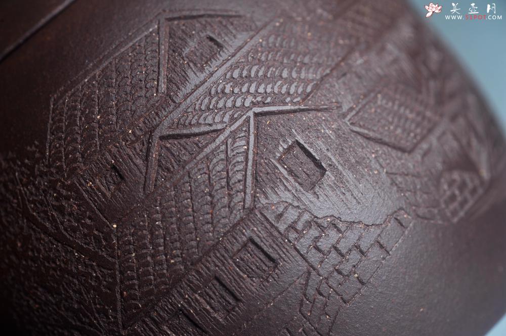 紫砂壶图片：美壶特惠 超精致老紫泥秦权壶 立体雕刻山水 特文气 - 美壶网