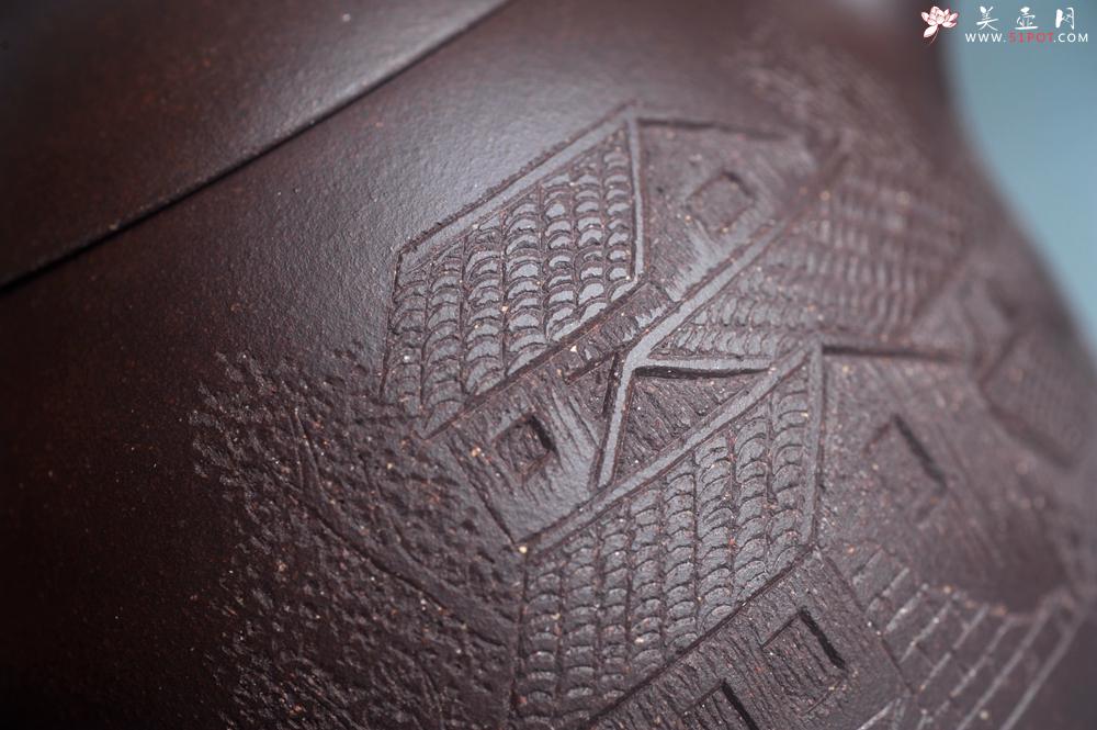 紫砂壶图片：美壶特惠 超精致老紫泥秦权壶 立体雕刻山水 特文气 - 美壶网