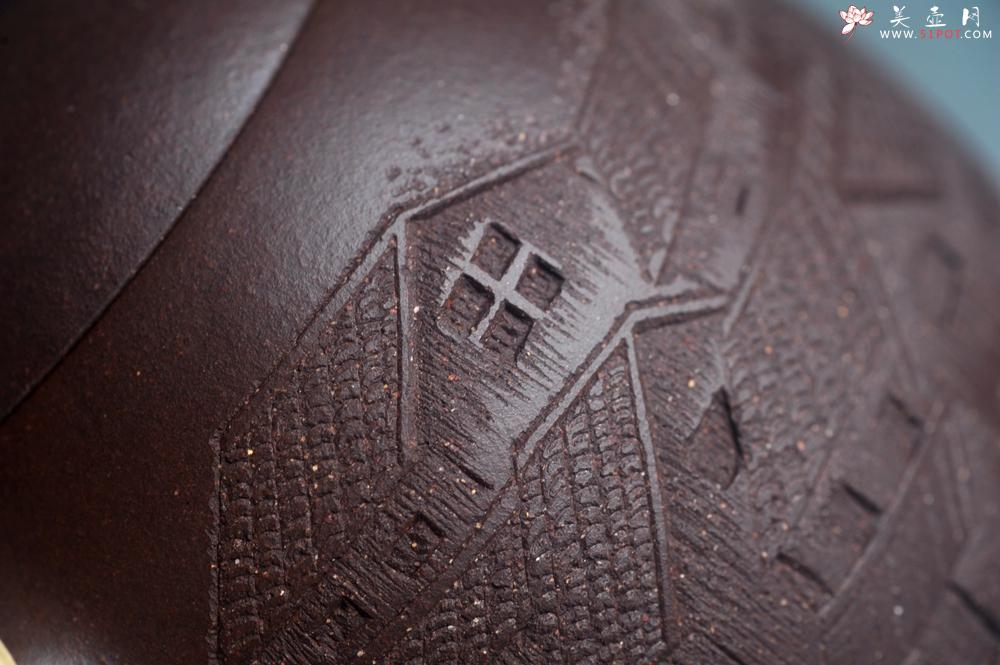 紫砂壶图片：美壶特惠 超精致老紫泥秦权壶 立体雕刻山水 特文气 - 美壶网