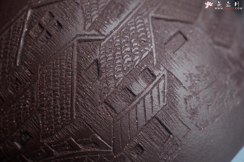 紫砂壶图片：美壶特惠 超精致老紫泥秦权壶 立体雕刻山水 特文气 - 美壶网