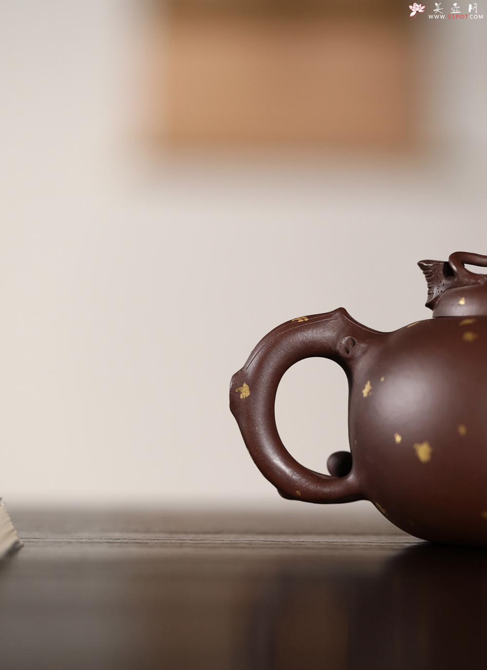 紫砂壶图片：潜力股周学学全手工洒金工艺特好文革紫泥精制寿桃壶 特费工 - 美壶网