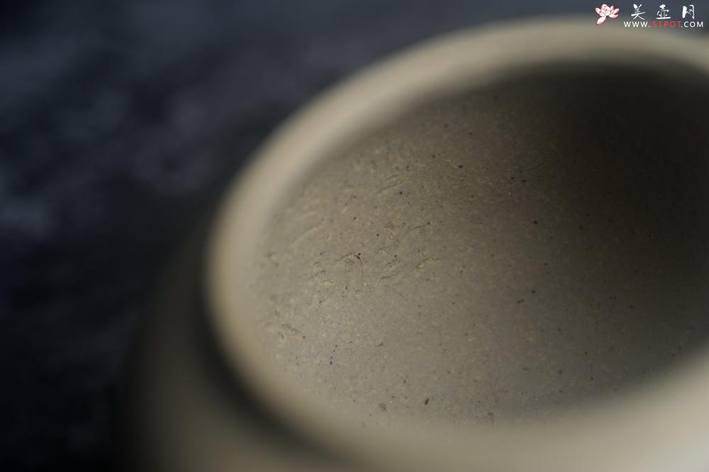 紫砂壶图片：美壶特惠 特好本山绿泥全手工三足水平壶 装饰梅花特文气 - 美壶网