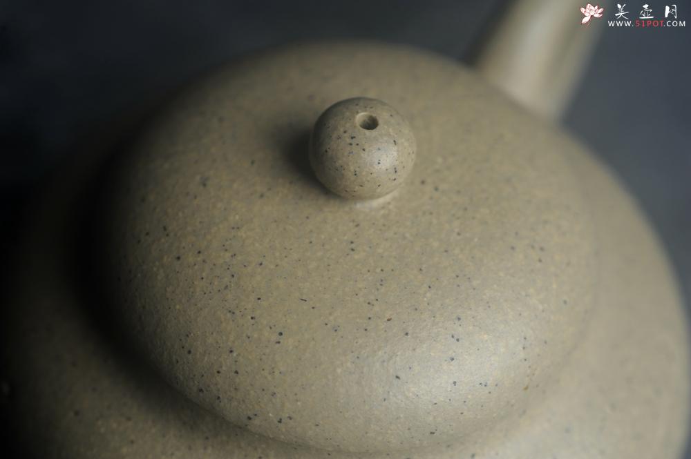 紫砂壶图片：美壶特惠 特好本山绿泥全手工三足水平壶 装饰梅花特文气 - 美壶网