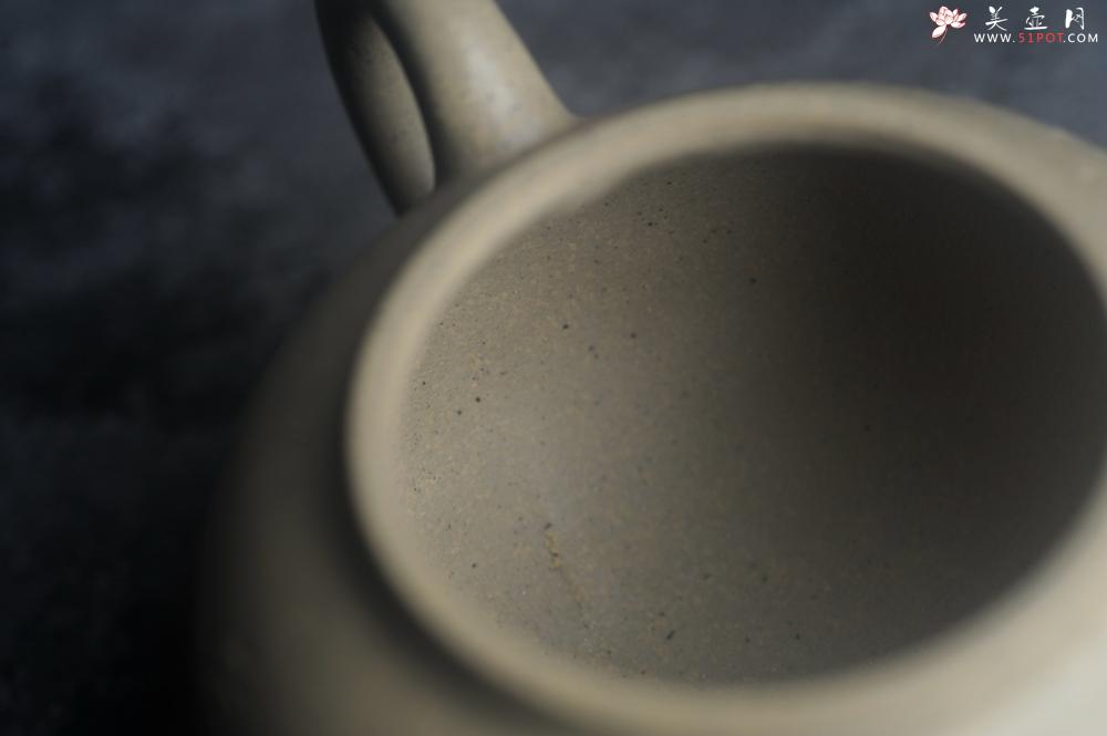 紫砂壶图片：美壶特惠 特好本山绿泥全手工三足水平壶 装饰梅花特文气 - 美壶网